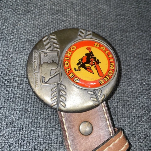 RARE VINTAGE BALTIMORE ORIOLES TEAM LOGO MLB BELT BUCKLE Lee Jeans Kids Cover