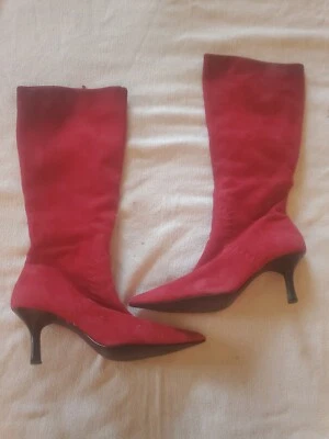 Botas de tacón alto de gamuza rojas Nine West de segunda mano con puntera súper puntiaguda - TALLA 8,5 Foto 1 de 4