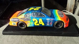  Réplica de coche de stock de NASCAR escala 1-24 de Dupont #24 - Imagen 1 de 3