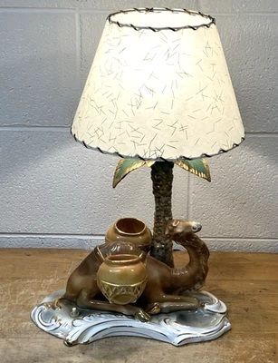 Lámpara tiki palmera camello cerámica vintage años 50 pantalla fibra vidrio punto látigo encaje Foto 1 de 4