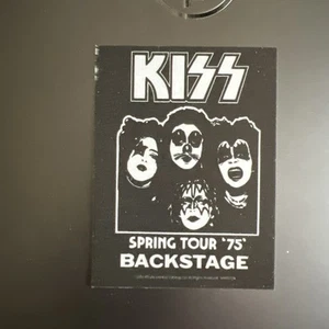 Pegatina KISS Spring Tour '75 Backstage 2006 MTVN Kiss Catalog - Imagen 1 de 2