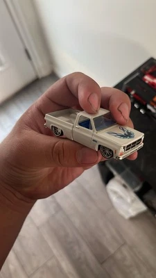 Camiones automáticos M2 Machines S74 1976 GMC 76 Sierra Grande 15 transmisión automática 1:64 blanco Foto 1 de 2