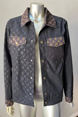 Chaqueta Abrigo Charm Estampado Monograma Cruz Marrón Unisex Negro Nylon M Foto 1 de 4