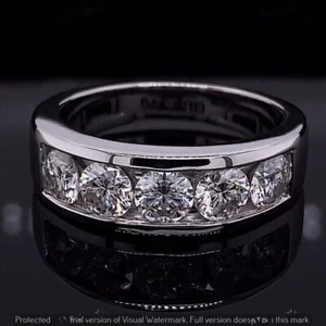 Alianza de boda de 5 piedras de moissanita de corte redondo de 3 quilates para hombre enchapada en oro blanco de 14 quilates - Imagen 1 de 7
