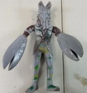 VINTAGE Kaiju Baltan 1983 RUBBER Figure BANDAI Japan 44C - Picture 1 of 5
