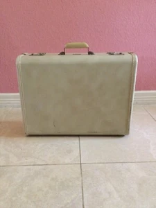 Vintage Yorkshire Suitcase - Original Satin Lining - Picture 1 of 11