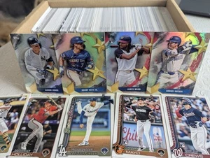 2025 Topps Series 1 - 500 Card Lot: Inserts, Parallels, Rookies, Bowman, Chrome - Picture 1 of 3