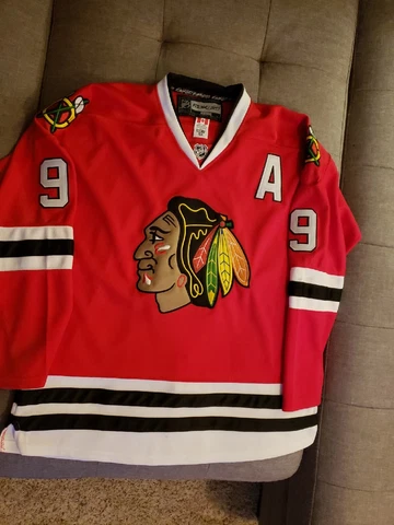 Chicago Blackhawks Bobby Hull 9 Reebok CCM Size 54 Jersey Cover
