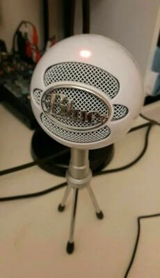 Blue Snowball iCE USB Cardioid Microphone - White for Recording with Windscreen - Image 1 of 4