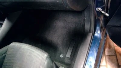 Alfombra interior Mazda 3 2016 16 hatchback negra 106186 Foto 1 de 4