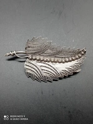 Broche ancienne en Argent massif poinçonnée décor feuille filigrane . - Photo 1/4