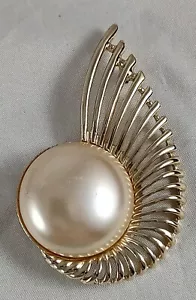 1956 Vintage Sarah Coventry 'Pearl Flight' Brooch NICE! - Picture 1 of 4