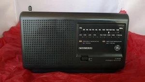 GENERAL ELECTRIC GE FM/AM 2 BAND TRAGBARES RADIO 7-2662C - Bild 1 von 1