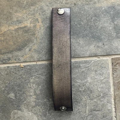 Elegante brazalete de cuero para hombre y mujer Foto 1 de 4