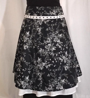 Falda Floral Sonoma Talla 10 Negra y Blanca 100% Algodón con Falda Interior Adjunta  Foto 1 de 4