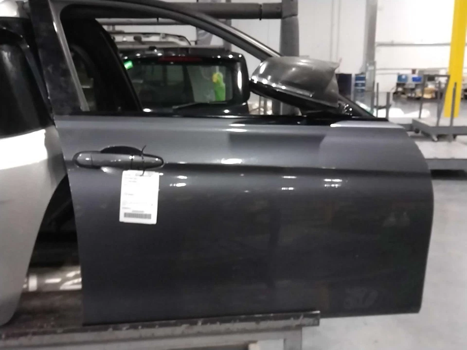 Conjunto de puerta delantera derecha usado se adapta a: BMW 340I SDN 2018 delantero derecho grado A Foto 1 de 2