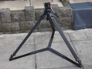 Treppiede Sachtler testa e gambe + spandiconcime a terra BUONE condizioni funzionante - Foto 1 di 14