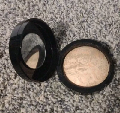 Polvo facial brillante translúcido listo para usar bellamente horneado 0,32 oz Foto 1 de 3