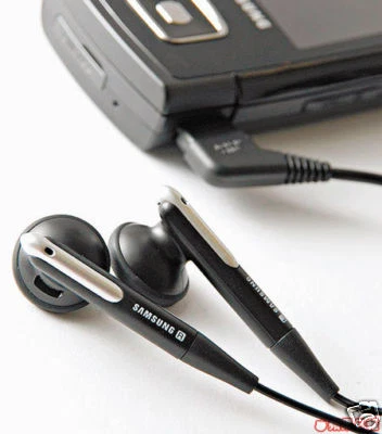Genuine Samsung Black Stereo Headphones / Earphones for E250 E900 D900 P300 Z720 - Image 1 of 3