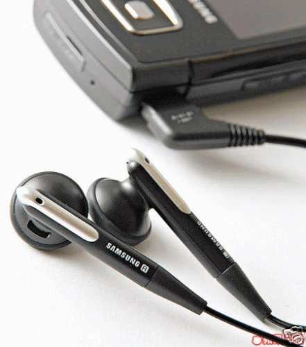 Genuine Samsung Black Stereo Headphones / Earphones for D520 D530 D807 D820 D840 - Image 1 of 1