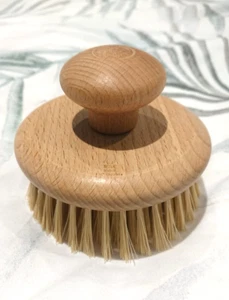 The Body Shop - Round Wooden Body Brush - Picture 1 of 4