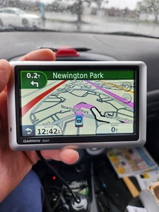 Garmin nüvi 1450  GPS Navigation  System with Car Charging Cord - Picture 1 of 5