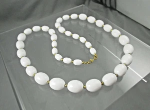 COLLANA MONET PERLE LUCITE BIANCA OVALI ANNI '80 BIGIOTTERIA AMERICANA VINTAGE - Foto 1 di 4