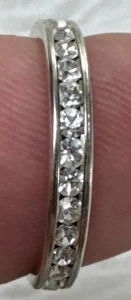 Anello a fascia eternità in argento sterling 925 con canali 8,25 - Foto 1 di 8