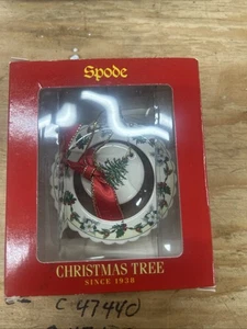 Spode Christmas Tree Wreath White Porcelain Ornament W/ Box 2-Sided - Picture 1 of 4