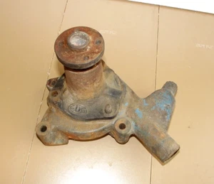 56 TRIUMPH TR3 water pump & housing - Bild 1 von 5