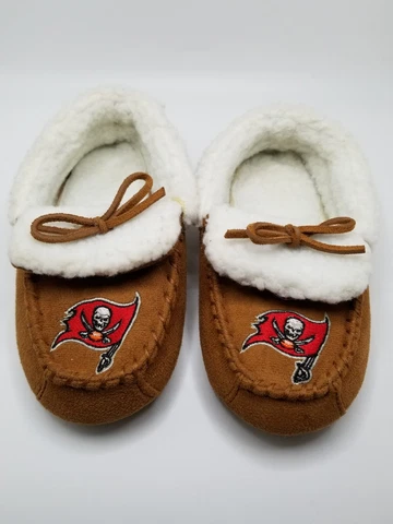 Tampa Bay Buccaneers FOCO Kids NFL Logo Boys Moccasin Slippers Medium New Cover