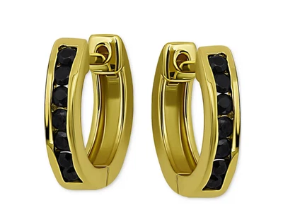 Pendientes tipo argolla Huggie extra pequeños de circonita cúbica negra Giani Bernini en oro de 18 k- Foto 1 de 3