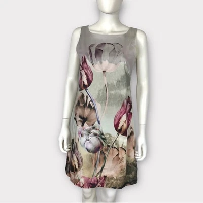 Vestido recto floral Bailey 44 rosa y verde estampado de flores de tulipán hasta la rodilla  Foto 1 de 4