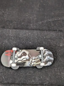 Tony Hawk Birdhouse Hot Wheels Falcon Fingerboard W/Shoes - Picture 1 of 10
