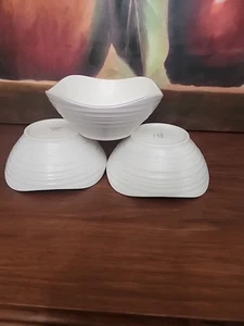 Mikasa Swirl quadratisch gebändert 3er Set Müslischalen 6 1/2" geprägt mit grauem Rand - Bild 1 von 12