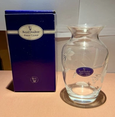 Stunning Boxed Royal Doulton Finest Crystal Fleur Shoulder Vase 13cm - Image 1 of 4