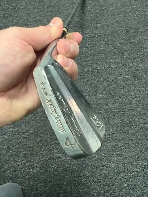 MacGregor Tommy Armour VFQ AT2 4 Iron RH 37.5" - Image 1 of 4