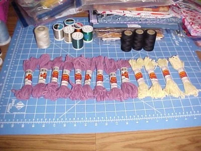 Hilo de lona de plástico Bernat 100 % algodón amarillo claro + ciruela mediana (13) 10 yardas cada uno nuevo Foto 1 de 3