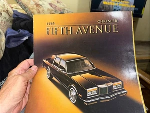 Chrysler Fifth Avenue 1984 folleto - Imagen 1 de 1