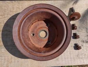GM 3 Groove Crankshaft Pulley OEM # 3972180 CE Chevrolet Crank Pulley & Bolts - Picture 1 of 6