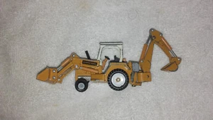 ERTL International Harvester Backhoe 1/64 Scale - Picture 1 of 4