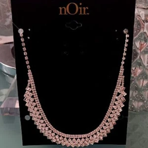NOIR JEWELRY Glamorous Silver Round & Square Clear Crystal Statement Necklace - Picture 1 of 3