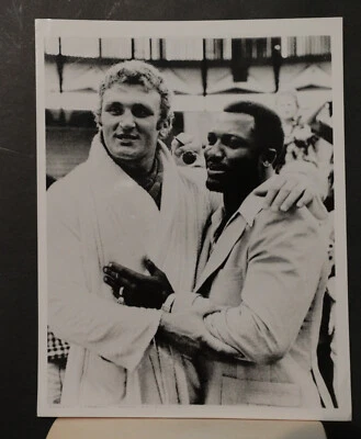Boxing, Joe Bugner and Joe Frazier 1975 Press Photograph 7x9, b/w - Image 1 of 2