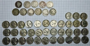 Monete FIVE CENTS USA. Lotto di 47 monete diverse - come da foto. Dal 1890 - Foto 1 di 2