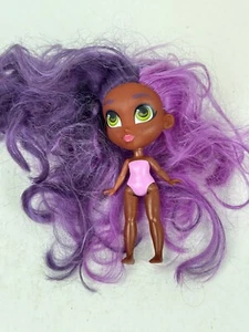MUÑECA HAIRDORABLES SERIE 1 SAUCE CAPRICHOSO SOLO PELO ROSA MORADO - Imagen 1 de 3