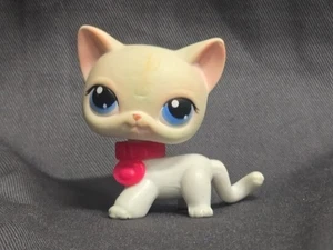 Littlest Pet Shop Authentic #64 LPS White ShortHair Cat Blue Eyes Pink Ears 2004 - Picture 1 of 4