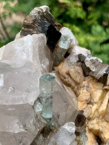 1150 g Stunning Aquamarine Crystal Combine With Quartz And Muscovite From Skardu - Picture 1 of 10