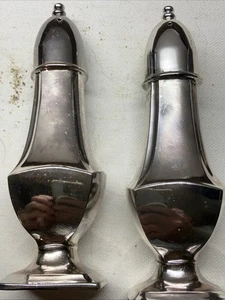 VTG Oneida Tarnish-Resistant Silver-Plated Salt & Pepper Shaker Set – 4.5” tall. - Picture 1 of 3