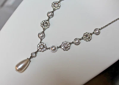 Collar Babero De Colección Monet Perla y Racimo de Cristal Gota Lariat Declaración Tono Plata Foto 1 de 4