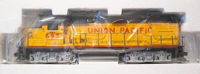 Walthers HO #931-2505 EMD GP15-1 - Standard DC -- Union Pacific(R) (yellow, gray - Image 1 of 2